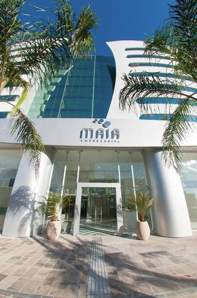 Entrada do edifício Maia Empresarial, onde fica a Multimetais em Caxias do Sul